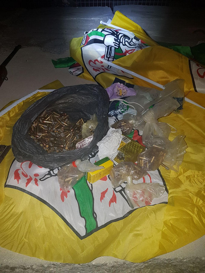 ضبط أسلحة وذخيرة واعتقال مشتبهين